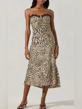 hadleigh scallop trim midi dress Astr | Dresses | Astr The Label Hadleigh Scallop Trim Midi Dress